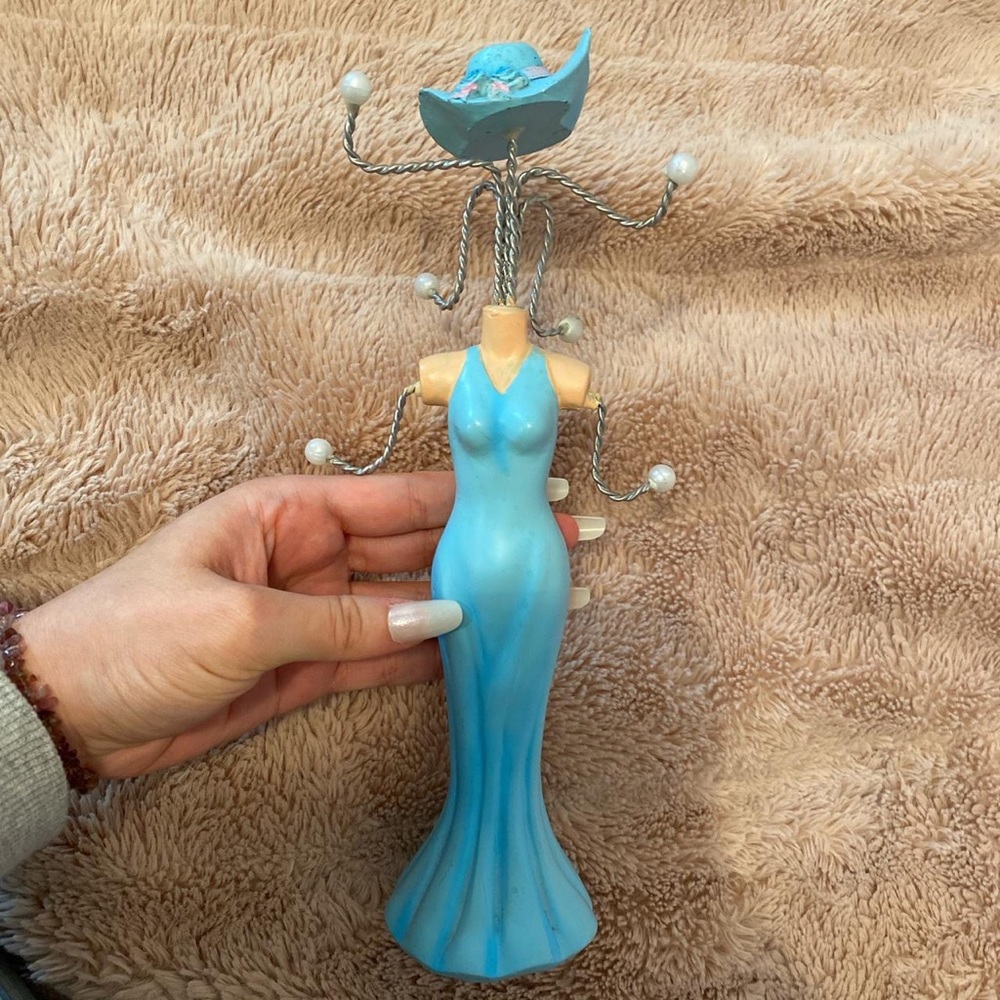 Lady figurine jewelry holder 💫